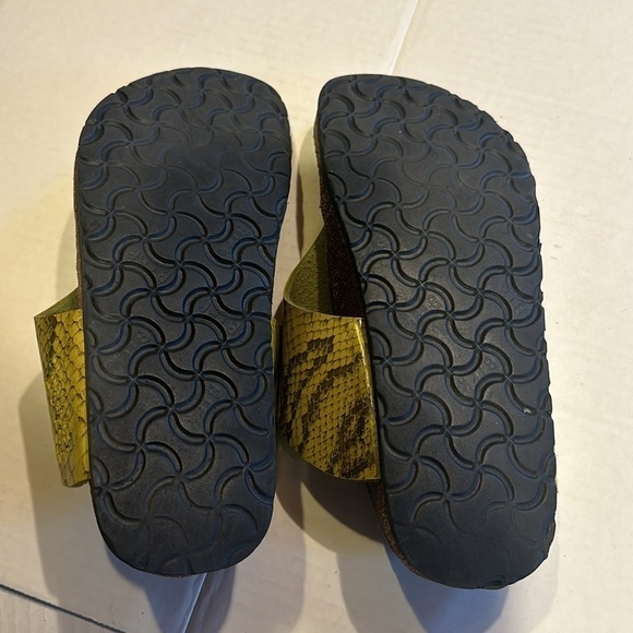 Birkis yellow leather snake design slip on shoe thong sandals - Picture 11 of 12